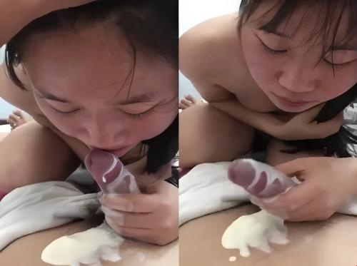 Cách ăn sữa chua độc lạ của em rau Biên Hoà